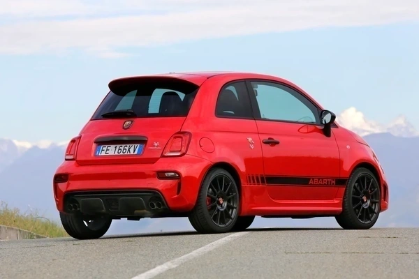 Imagine model: Abarth 595 (312) (2012 - P)