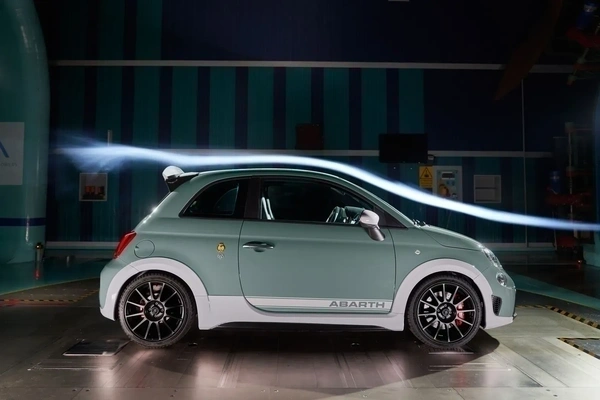 Imagine model: Abarth 695 (312) (2014 - P)