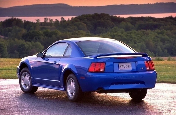 Imagine model: Ford Mustang 4 Coupe (C) facelift (1998 - 2004)