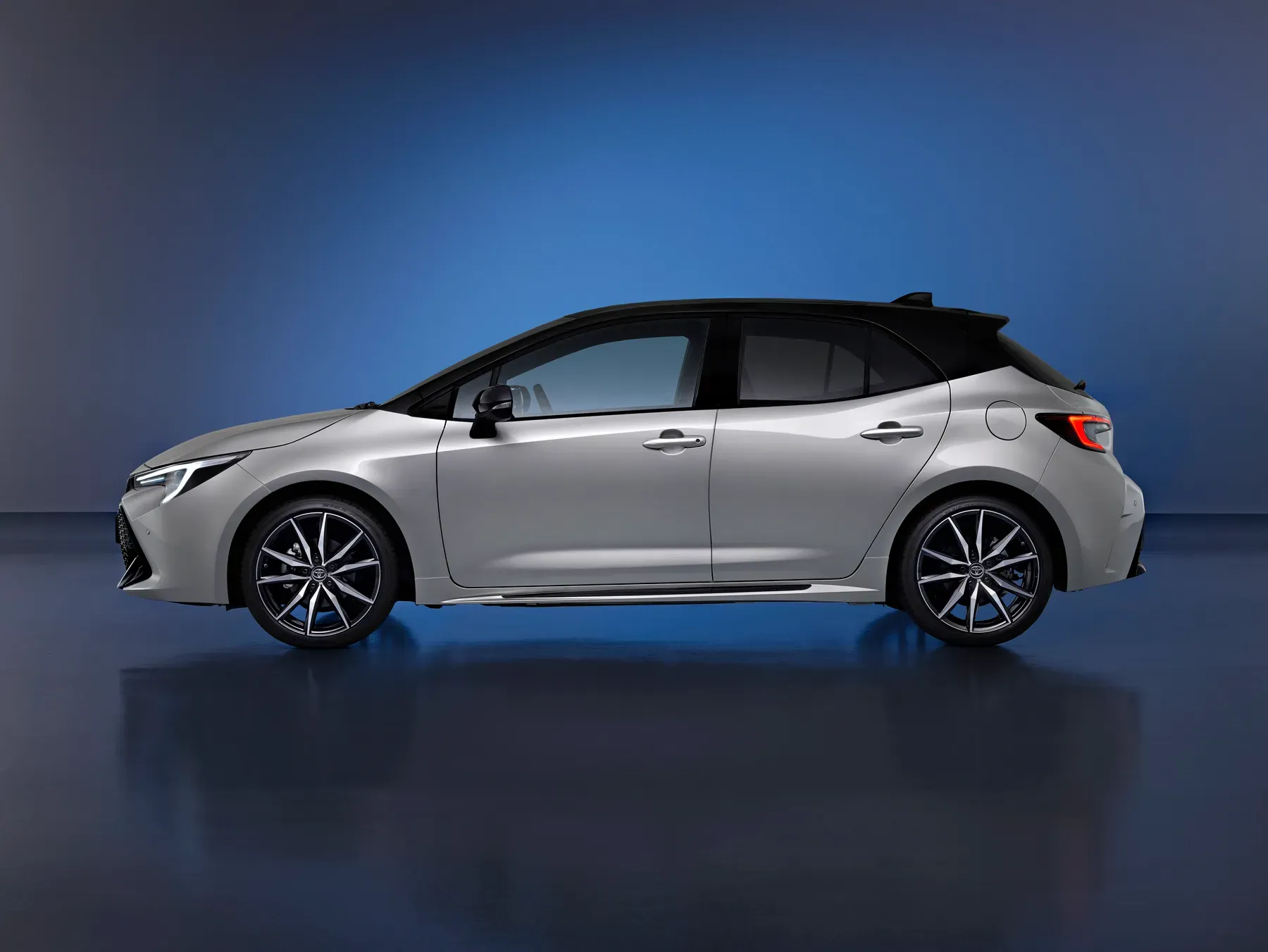 Imagine model: Toyota Corolla 12 Hatchback 5 usi (E21 EA1 EH1) facelift (2022 - P)