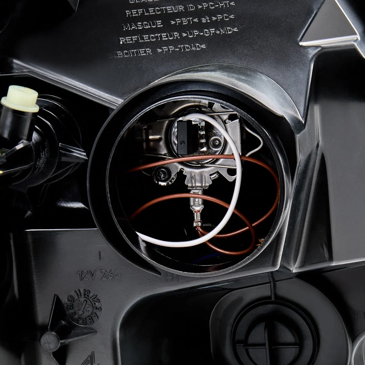 Imagine produs: Far stanga pentru Dacia Duster 1 PY21W H7/H1 W21/5W Halogen MAGNETI MARELLI (714000813412)